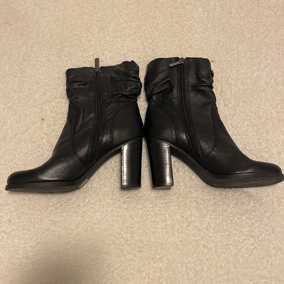 Bandolino boots never worn size 9. Leather - Picture 5 of 7